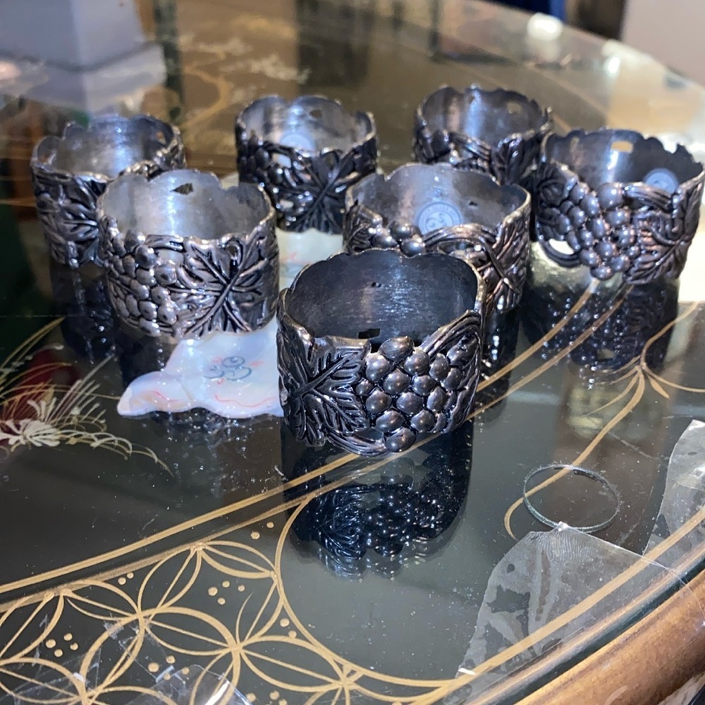 Set of 6 +1 Godinger Silver Plated Grape Cluster Napkin Rings, 2"